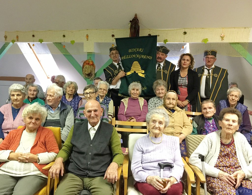 A Fényes-házban járt a Bihari Mézlovagrend 22